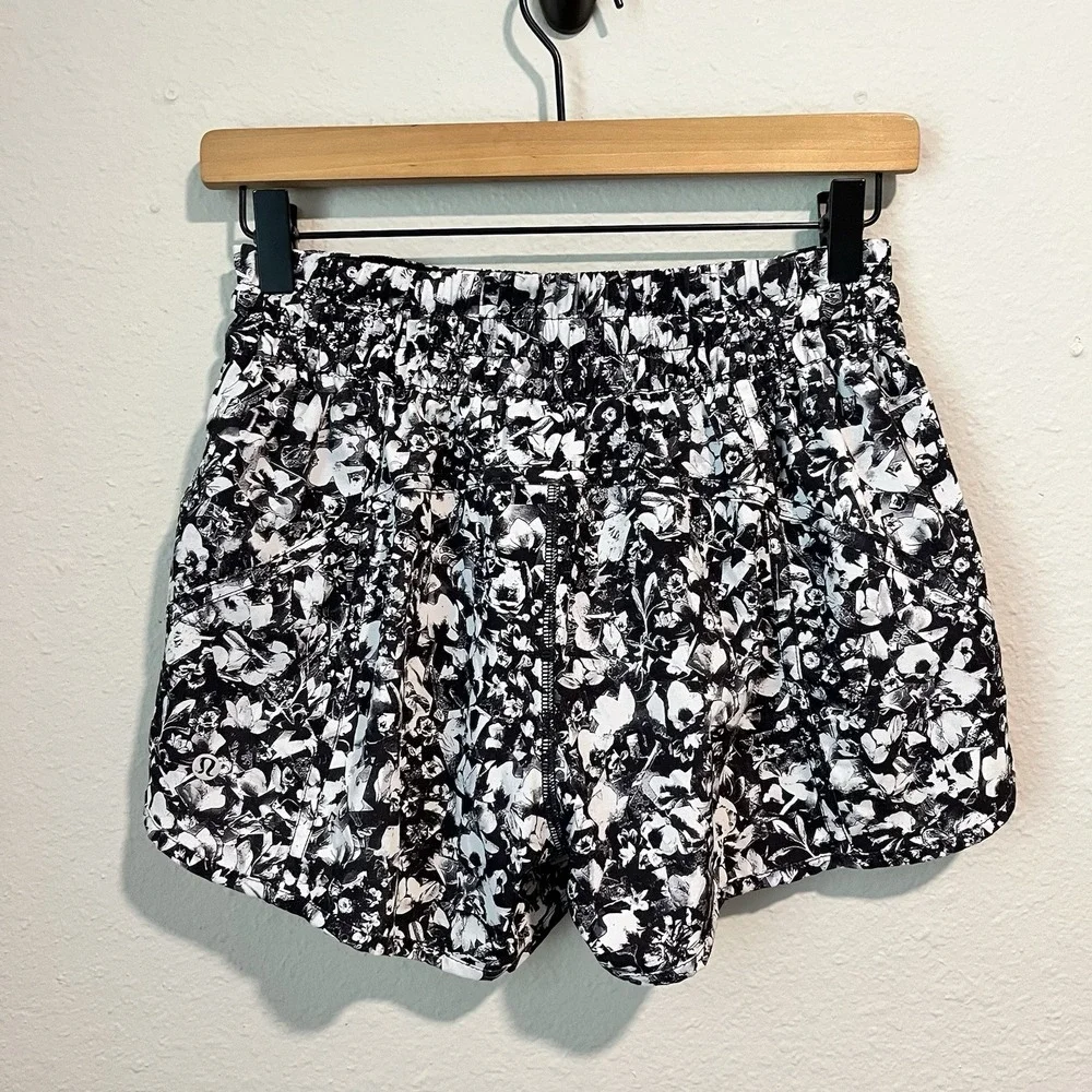 LULULEMON Womens TRACKER Shorts Size 8  Mash Up White Black 4in Inseam Lined